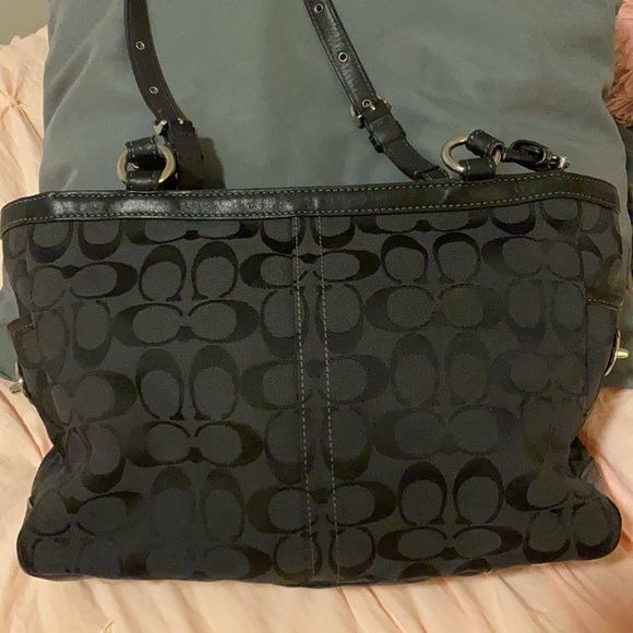 COACH Beautiful Black and Purple handbag! - Picture 4 of 11